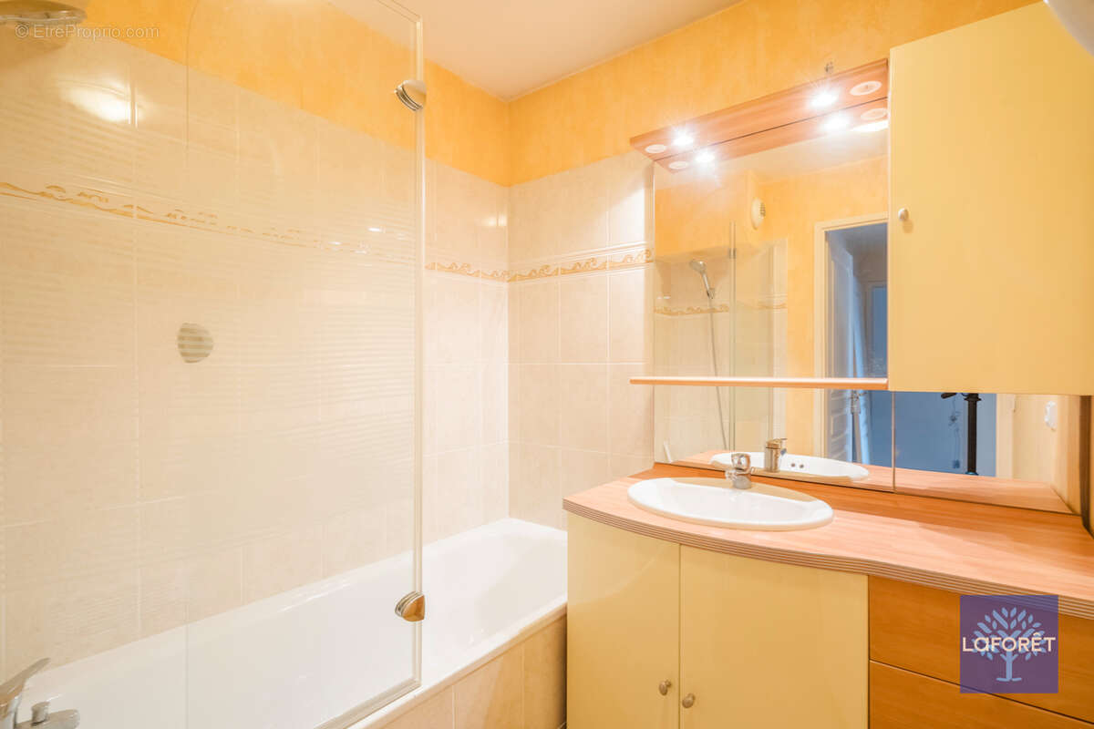 Appartement à LES PAVILLONS-SOUS-BOIS