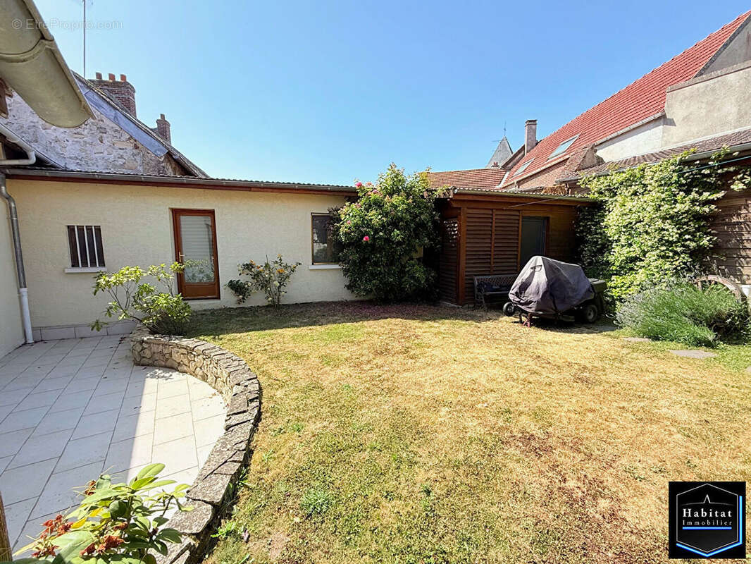 Maison à LE PLESSIS-BELLEVILLE