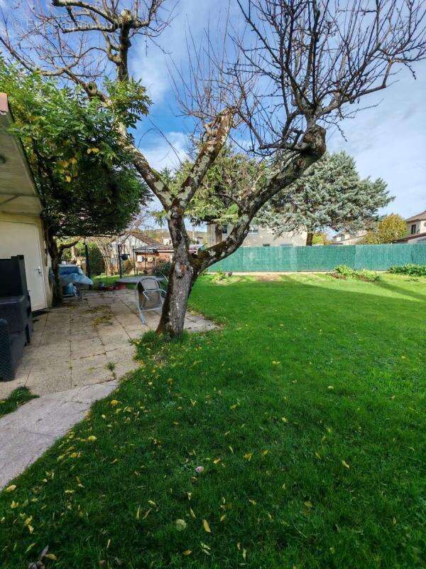 Maison à COLLONGES-LA-ROUGE