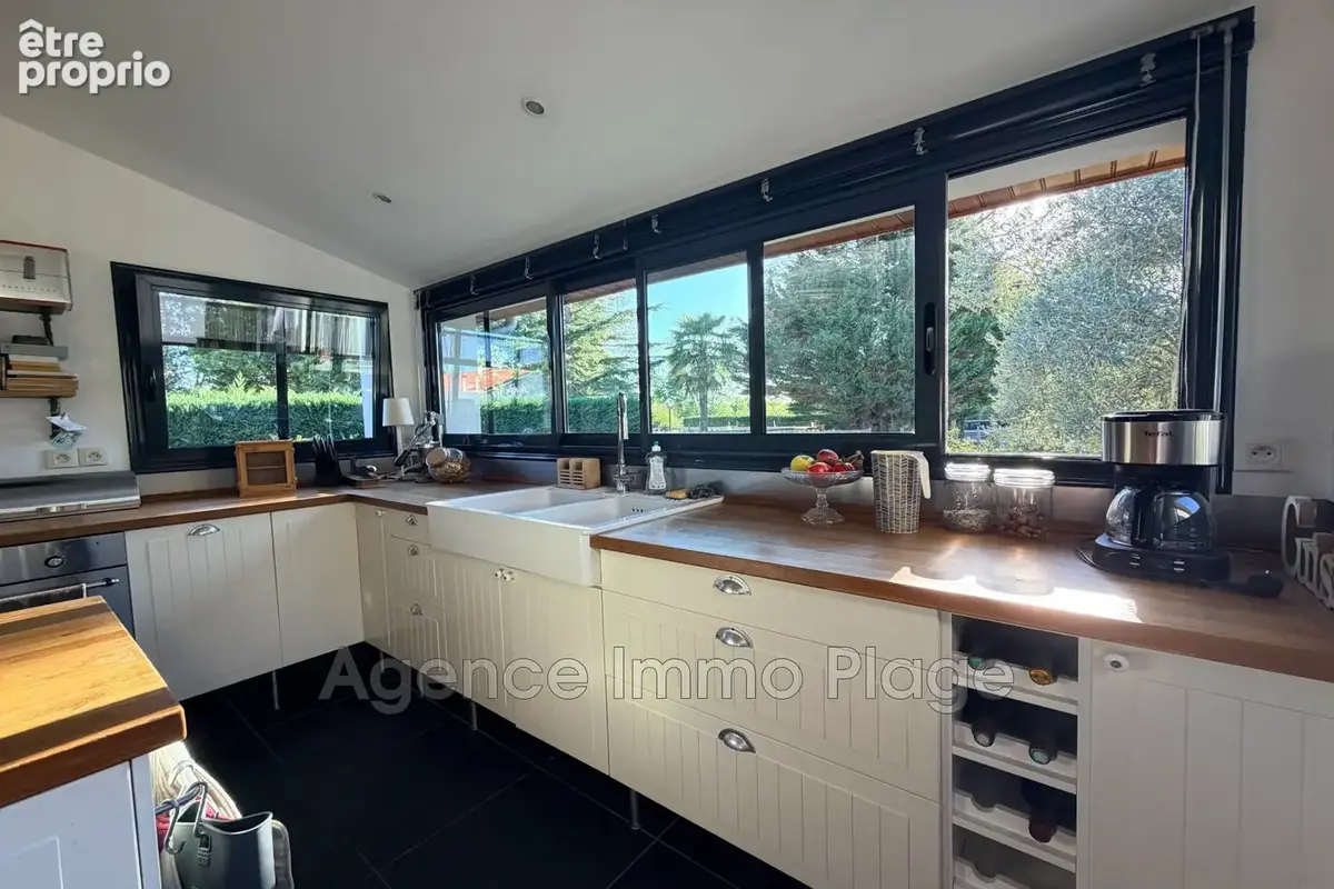 Maison 5 pièces 139 m² à vendre à Lesparre-Medoc (33340) - photo 2