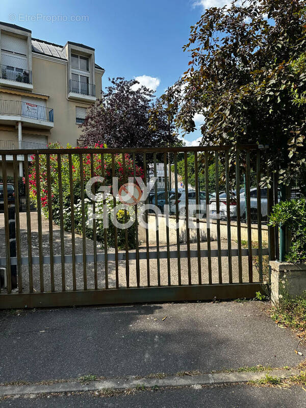 Parking à JUVISY-SUR-ORGE