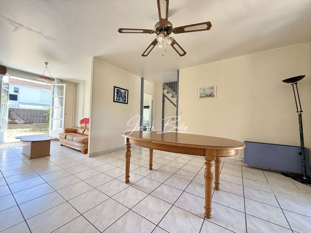 Maison à SAINT-ESTEVE