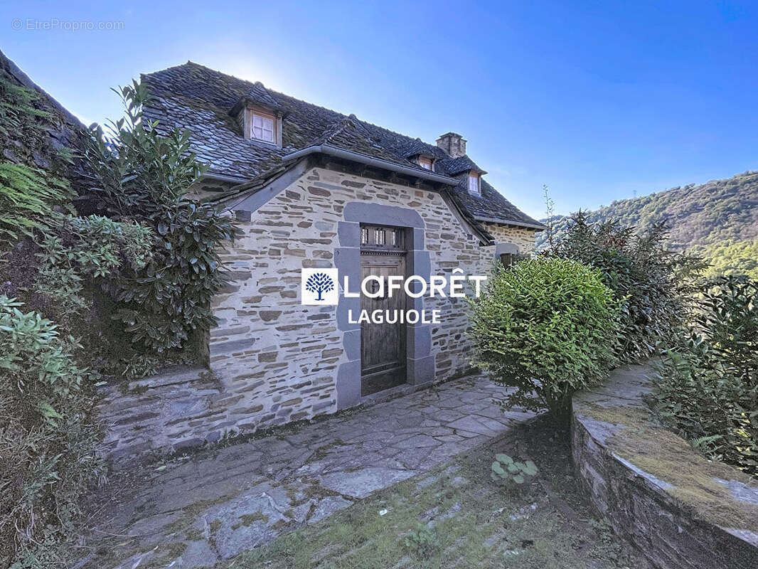 Maison à LACROIX-BARREZ