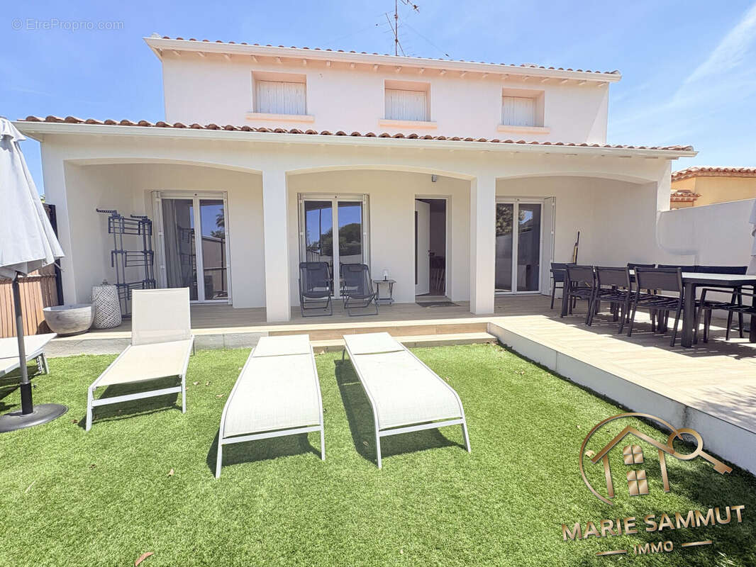 Maison à MAUGUIO