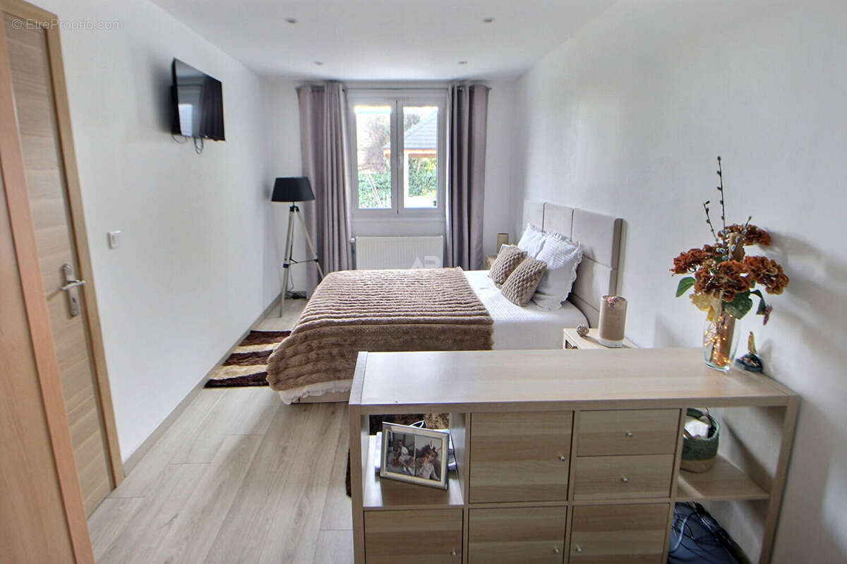 Maison à VAUX-SUR-SEINE