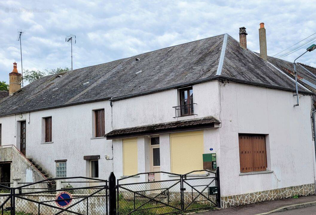 Maison à LORMES