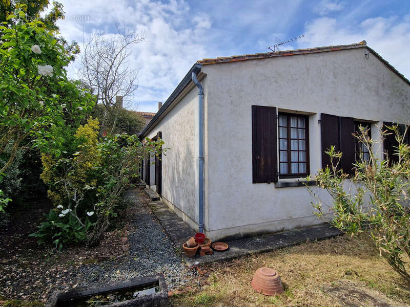 Dpt Charente Maritime (17), à vendre CHATELAILLON proche, maison 103 m² habitales, 3 chambres, bureau et garage - photo 2
