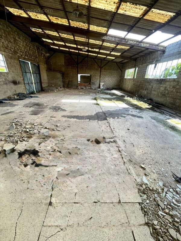 Commerce à COUCY-LE-CHATEAU-AUFFRIQUE