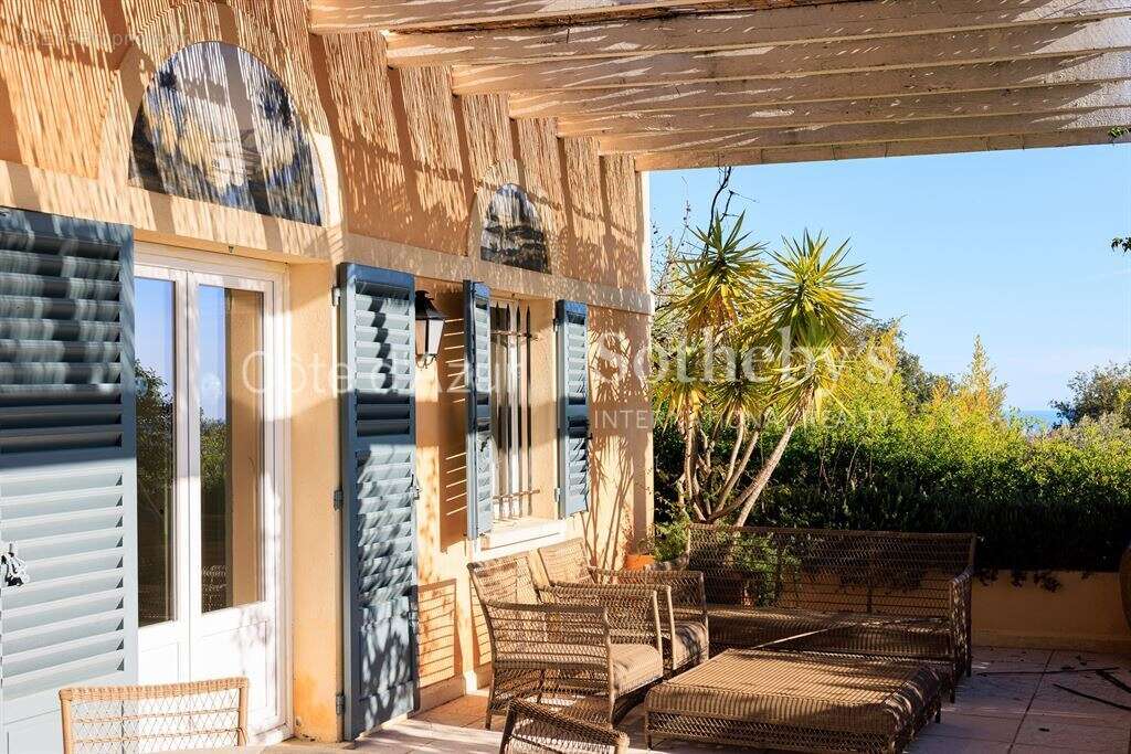 La Colle sur Loup, villa de 398 m² avec piscine chauffée proche de Saint Paul de Vence - photo 3