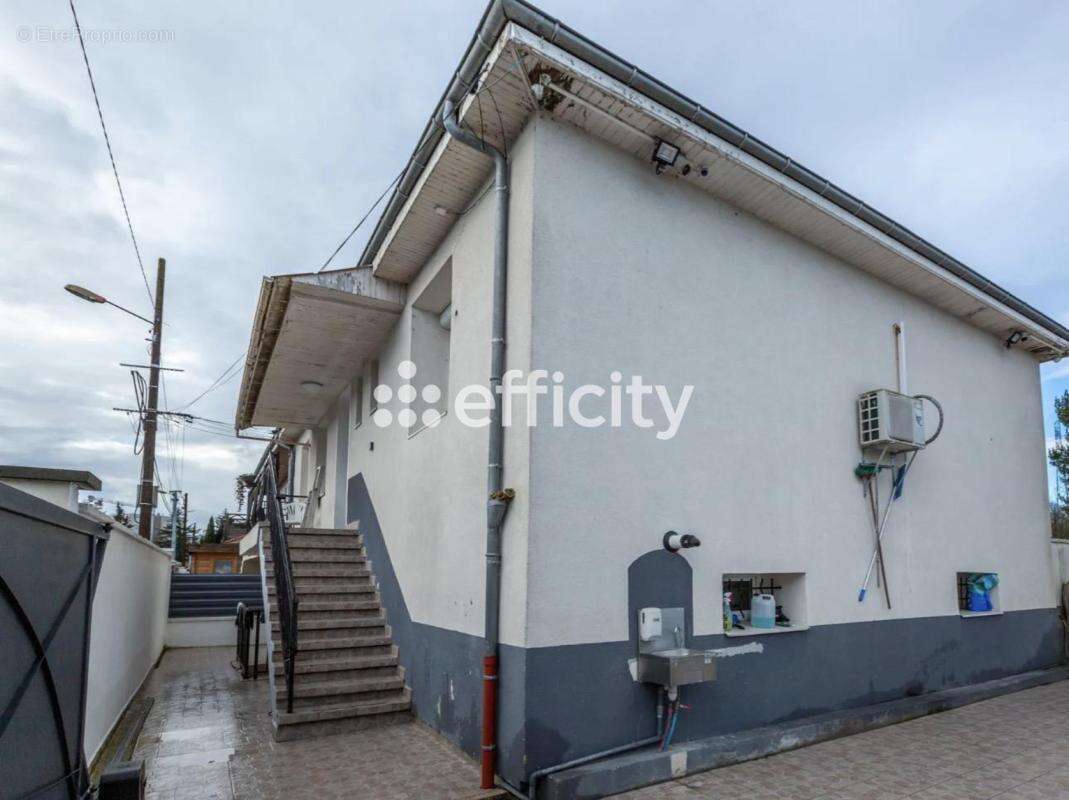 Maison à VAULX-EN-VELIN