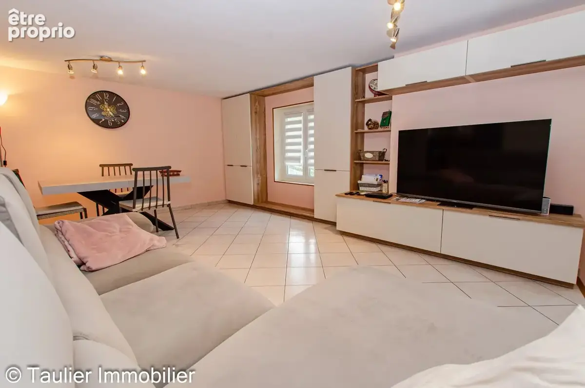 Une maison singulière, soigneusement pensée et remarquablement entretenue - photo 2
