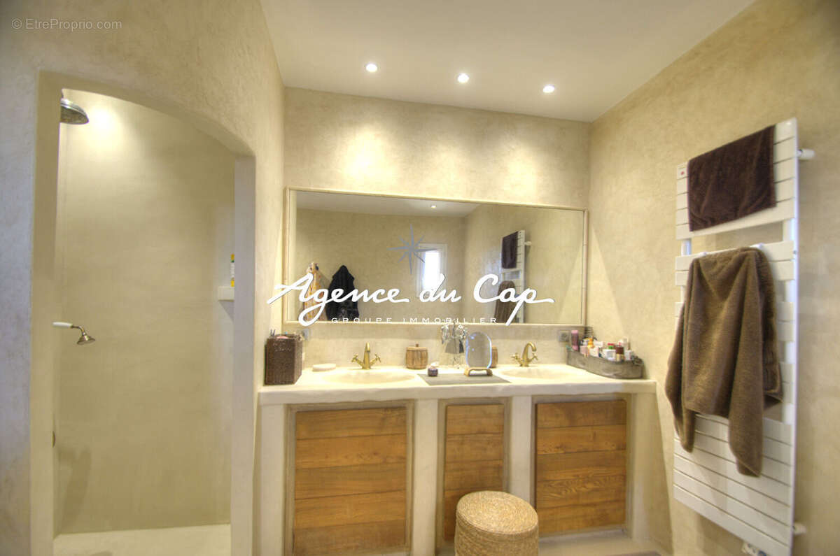 Maison à BAGNOLS-EN-FORET