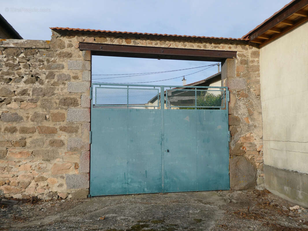 Maison à SAINT-LAURENT-DE-CHAMOUSSET