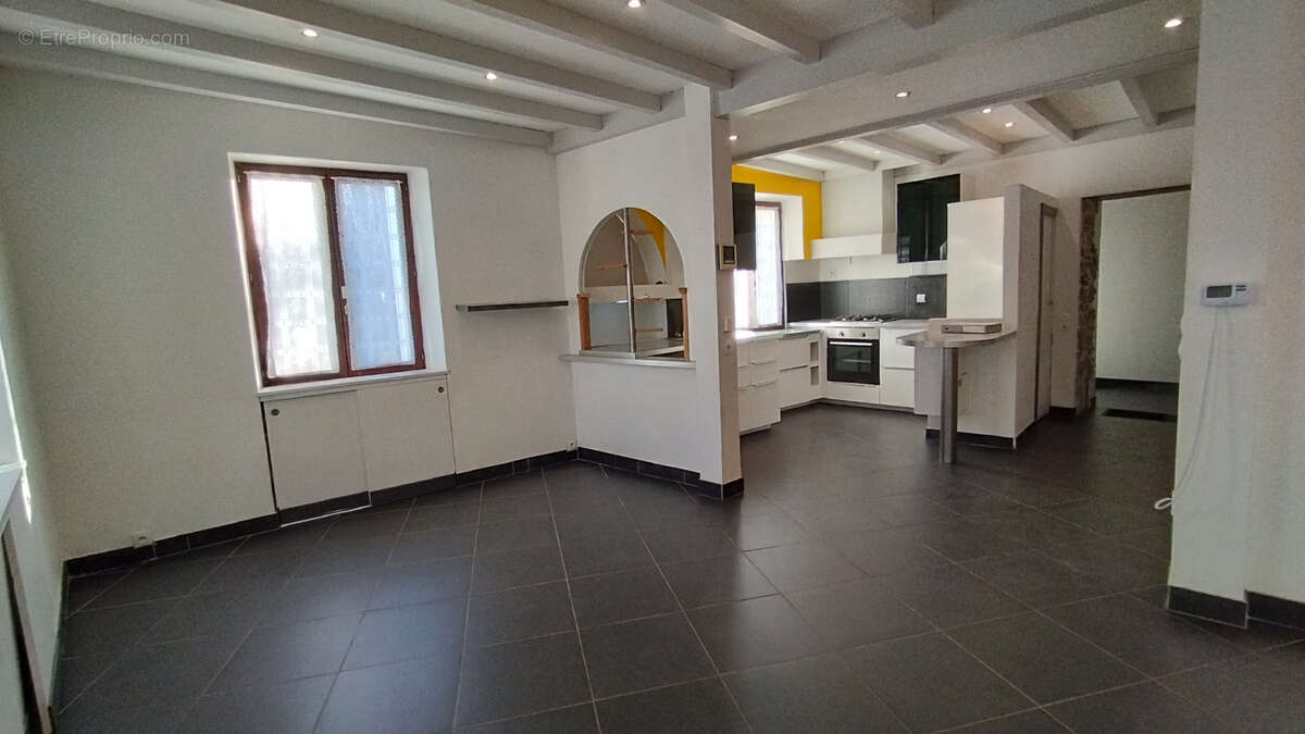 Maison à PIERRE-CHATEL