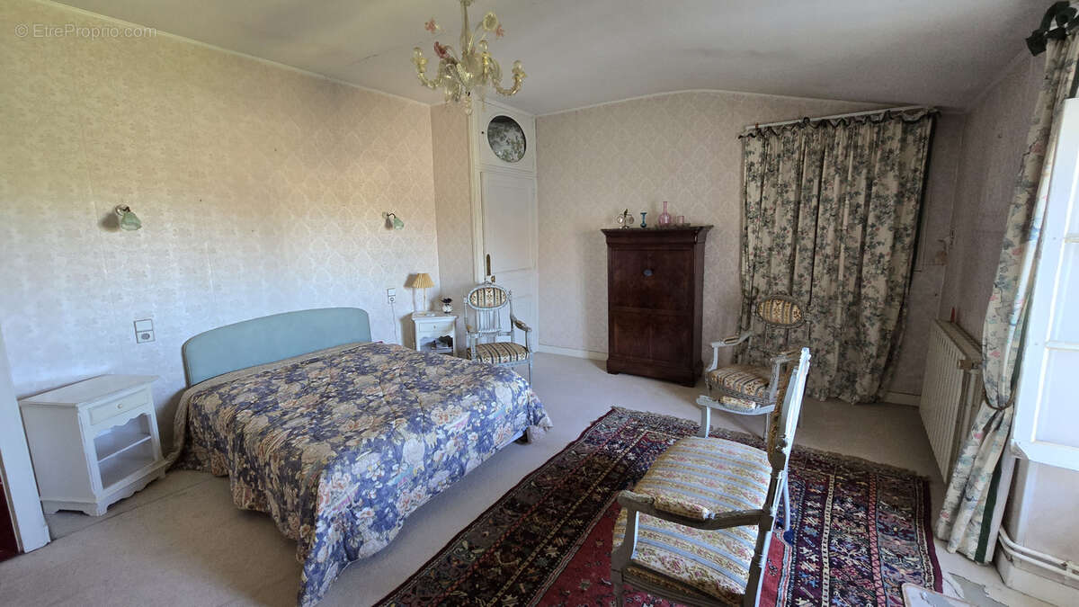 Maison à CROIX-CHAPEAU