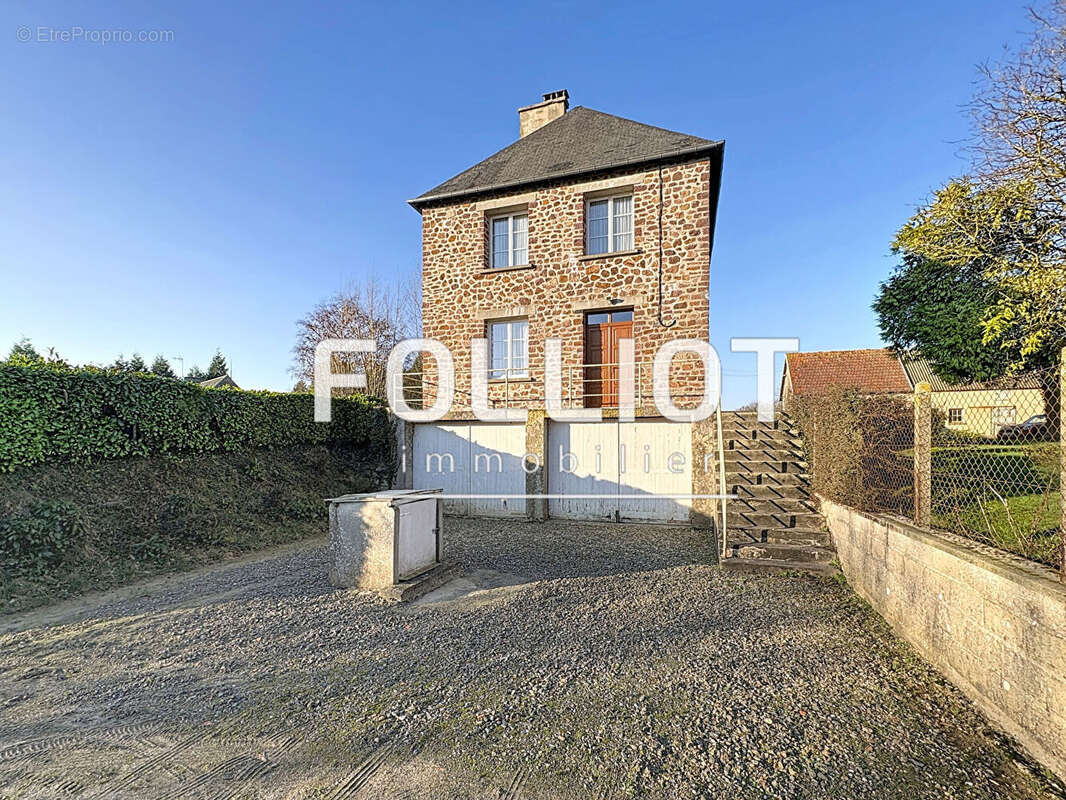 Maison à LE MESNIL-ROUXELIN