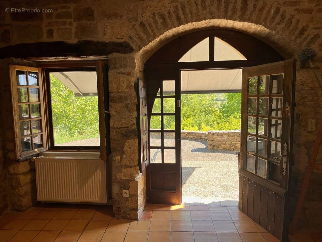 Deux maisons pour le prix d'une — dans un village très prisé - photo 3