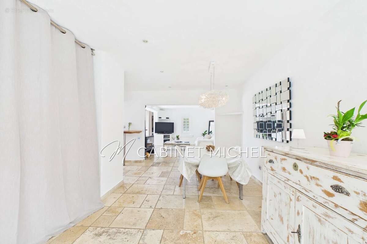 Maison 114 m² à Roquefort-Les-Pins  - photo 8