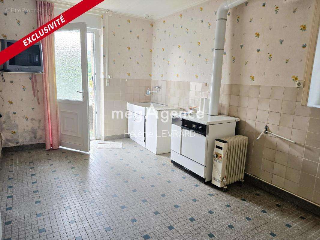 VOUTRÉ : jolie maison avec beau potentiel de rénovation - photo 2