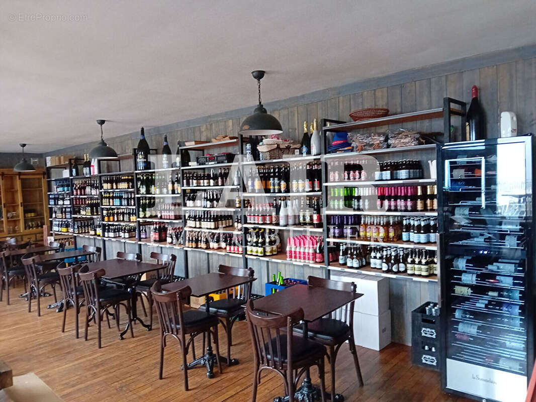 Commerce à SAINT-LEONARD-DES-BOIS