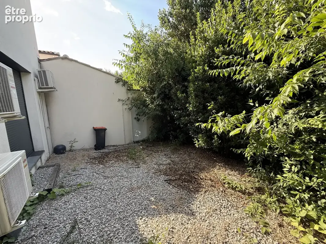 Villa / immeuble de rapport   4 lots loués   2 047 € ht/mois - photo 12