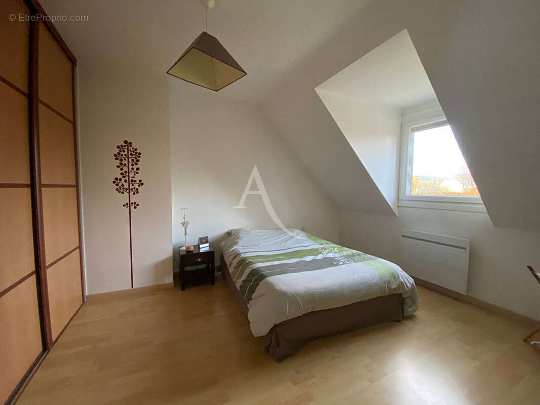 Maison à MONTREUIL-JUIGNE