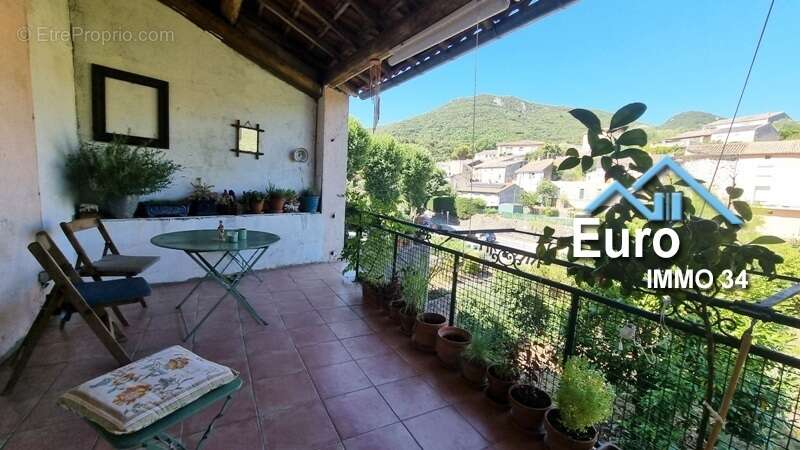 Maison de village avec Terrasse et jardin offrant 149 m² hab. - photo 3