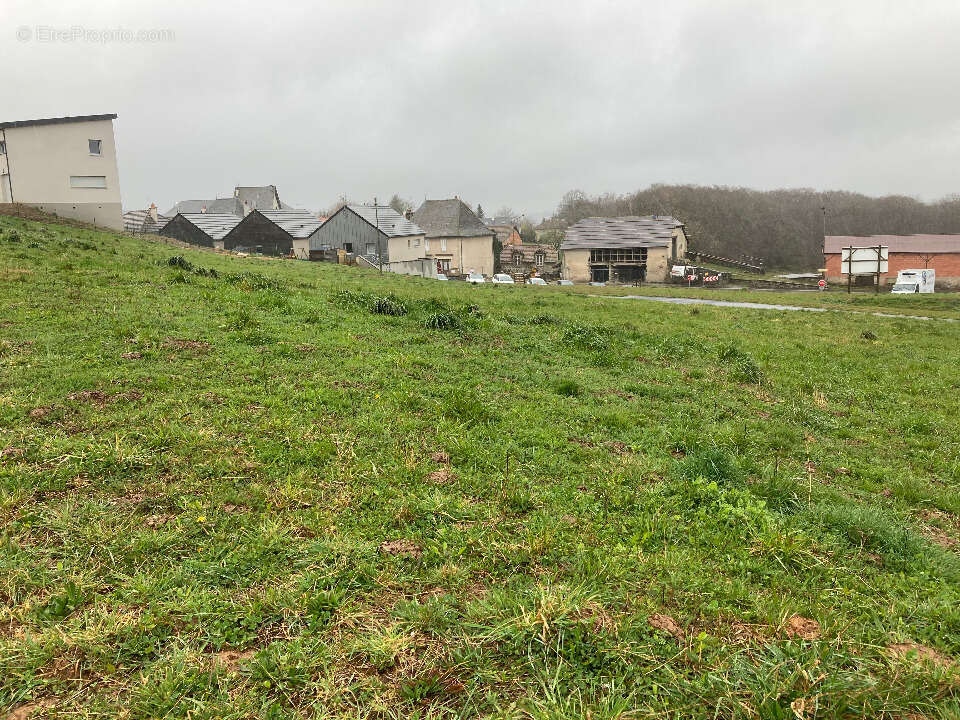 Terrain 705 m² à Lafeuillade-En-Vezie  - photo 5