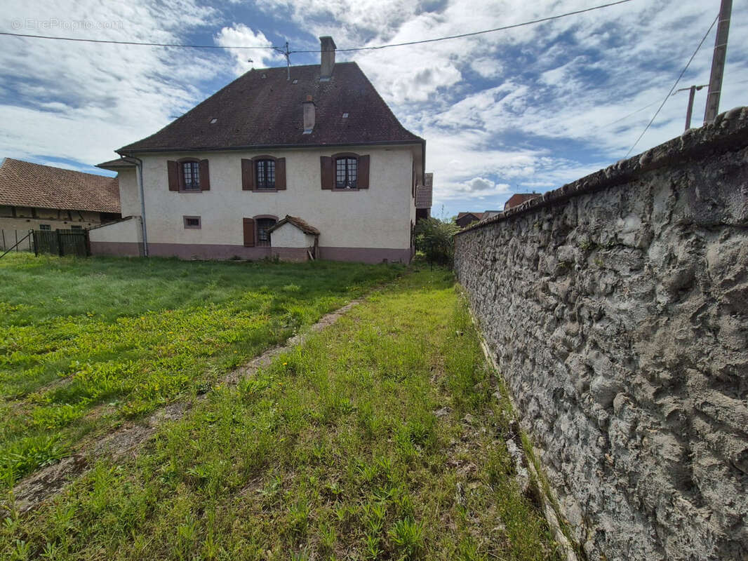 Maison à STEINBRUNN-LE-HAUT