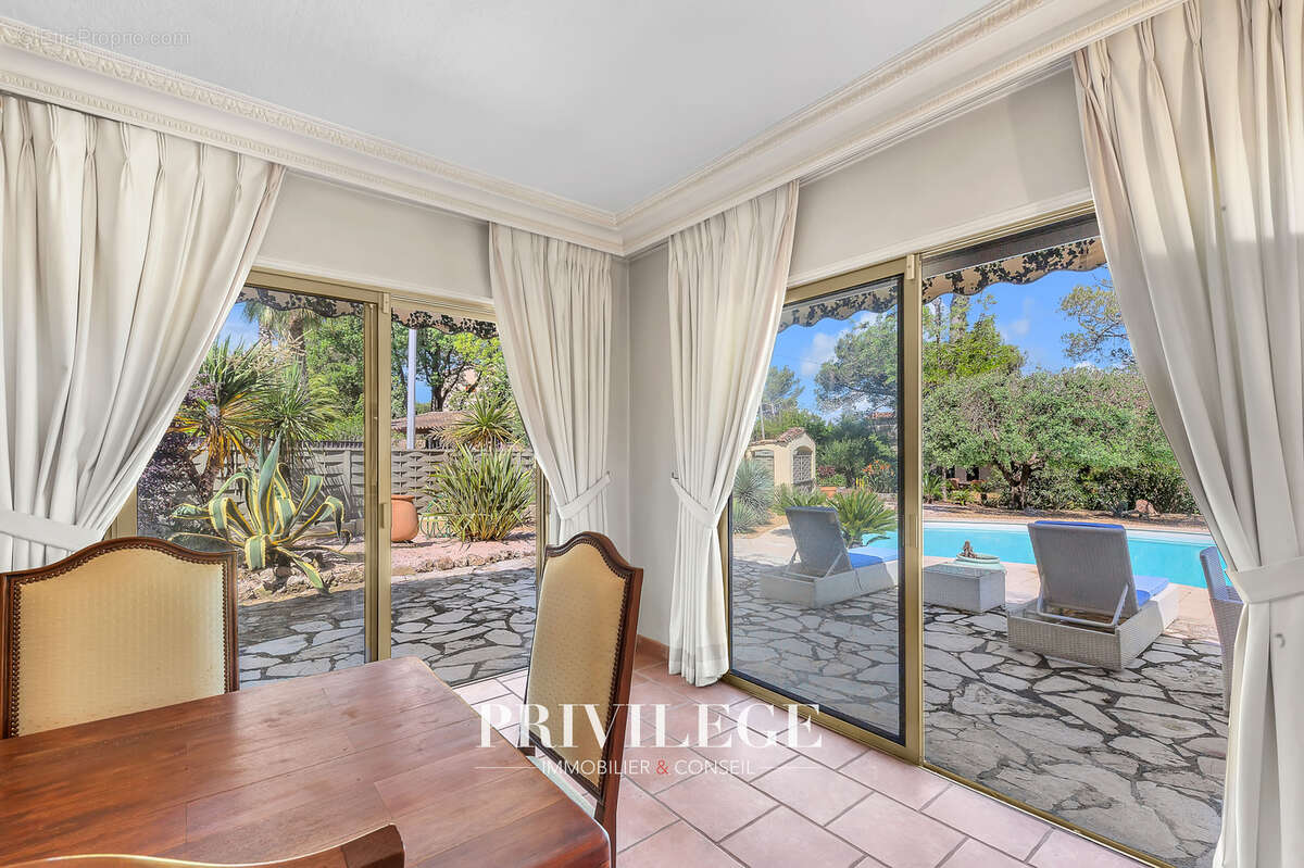 Maison à MOUGINS