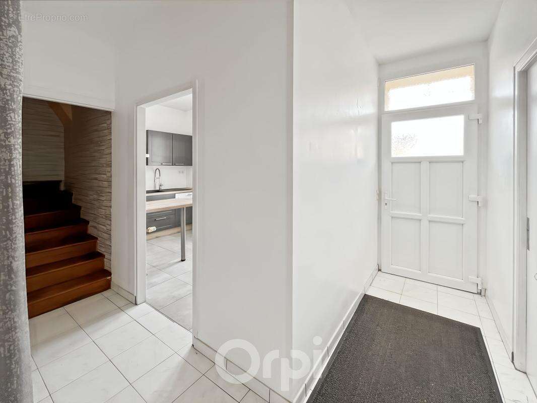 Maison à LA JONCHERE-SAINT-MAURICE