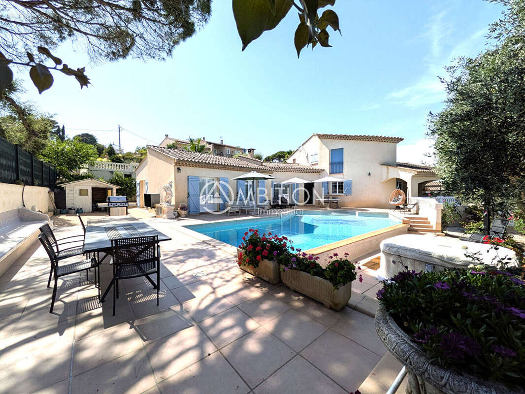 FREJUS (83370) Superbe villa familiale de 5P avec piscine, garage. - photo 2