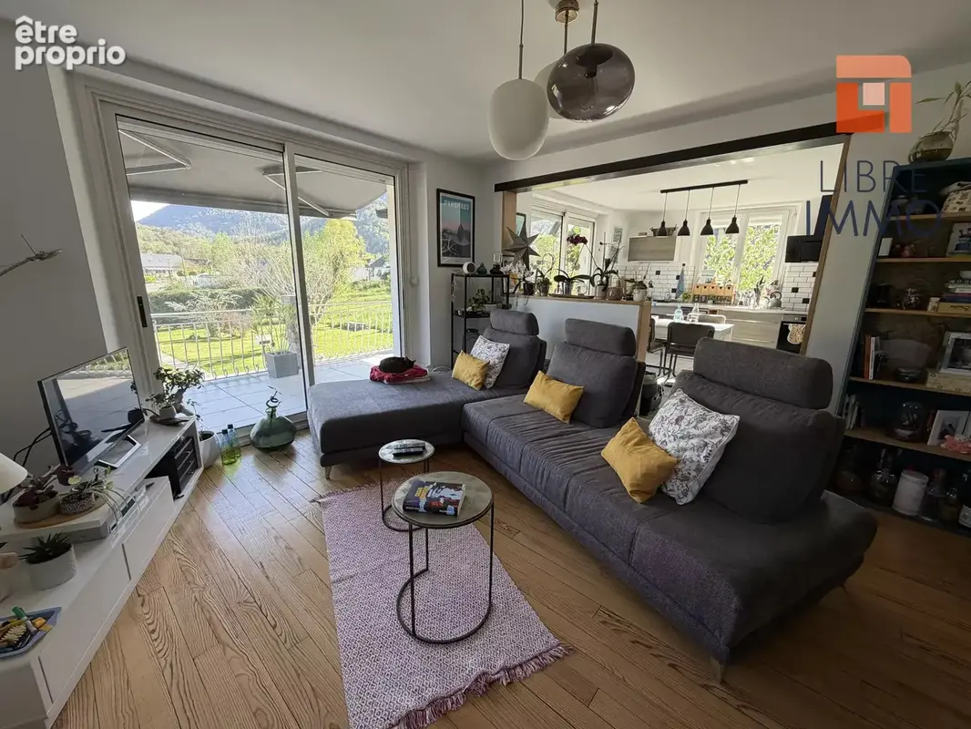 A vendre maison 5 pieces de 148m², garage, jardin, proche du centre, vue montagnes - photo 3