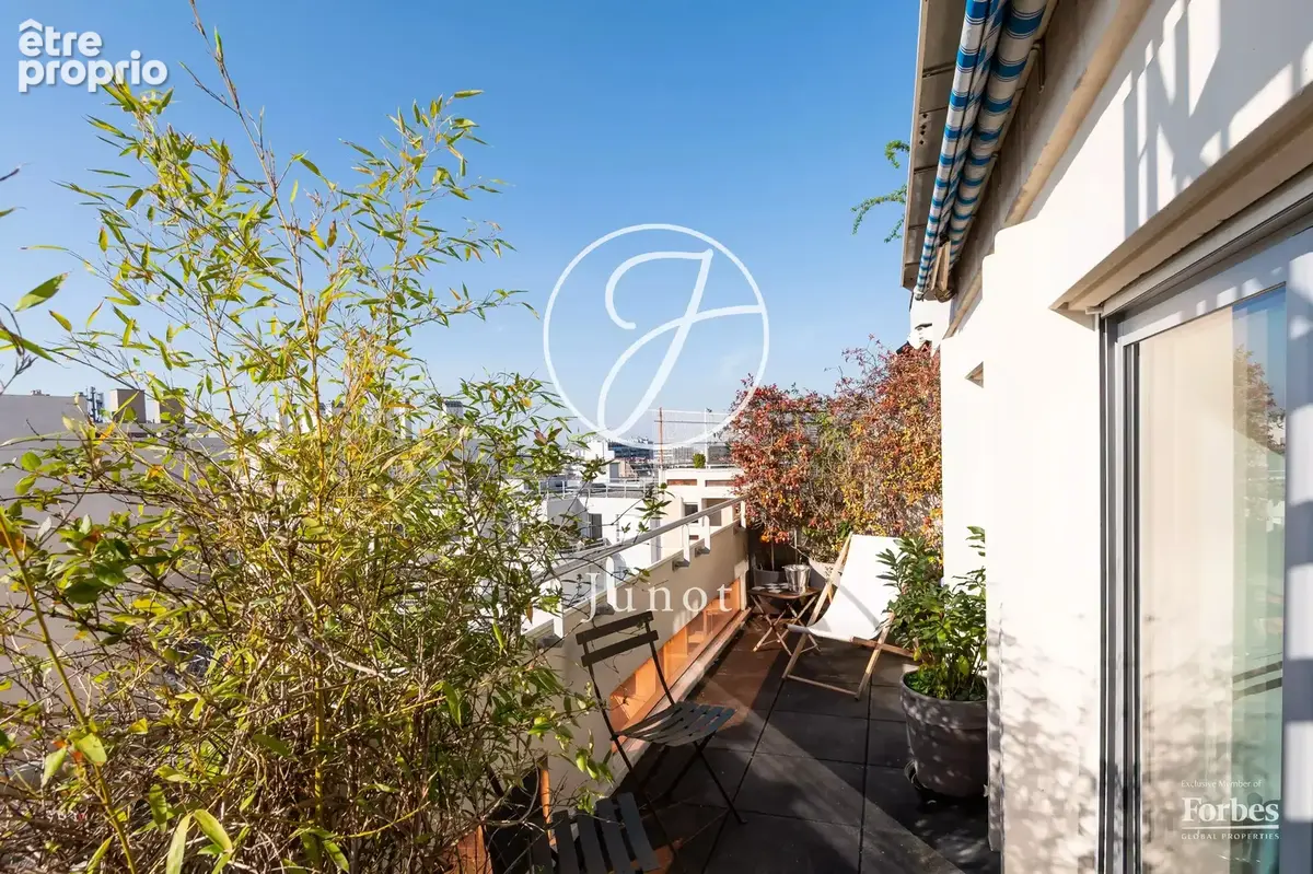 Paris 18e - LAMARCK CAULAINCOURT - Appartement à vendre - 34.21m² loi Carrez - Terrasse - Jardin - Piscine. - photo 5