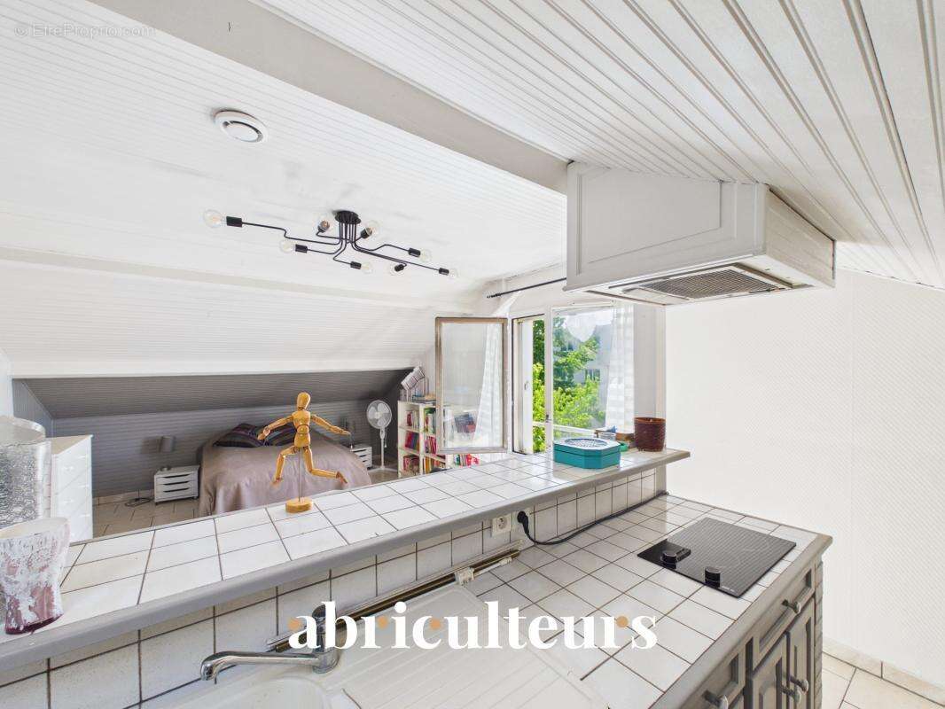 Clamart : Maison familiale lumineuse, 4 chambres, jardin, dépendance et fort potentiel - photo 17