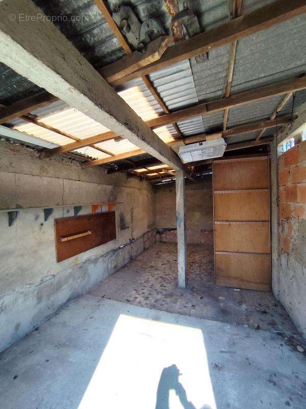 Commerce à ARTIGUES-PRES-BORDEAUX