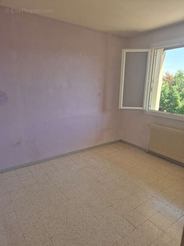 Lambesc, maison de type 4 en centre village avec garage et terrain. - photo 6