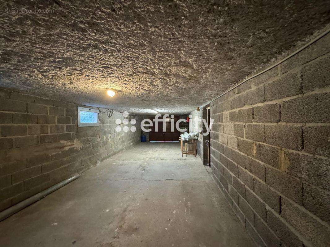 Maison à LA MONNERIE-LE-MONTEL