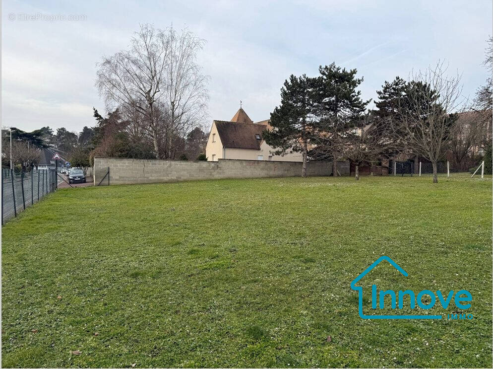 Terrain à MARLY-LE-ROI