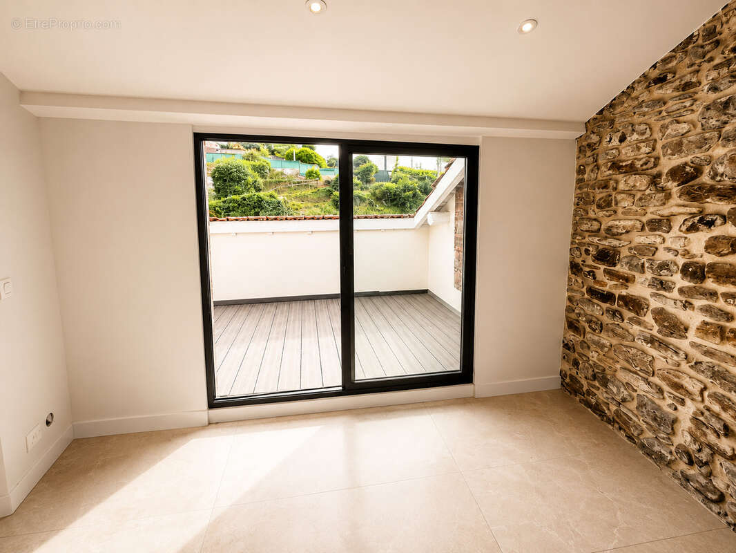 Investissement clé en main   t2 avec terrasse tropezienne   rentabilité 7,42 % - photo 2