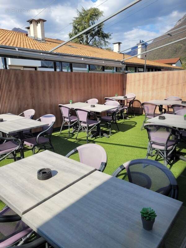 Commerce à SAINT-EGREVE