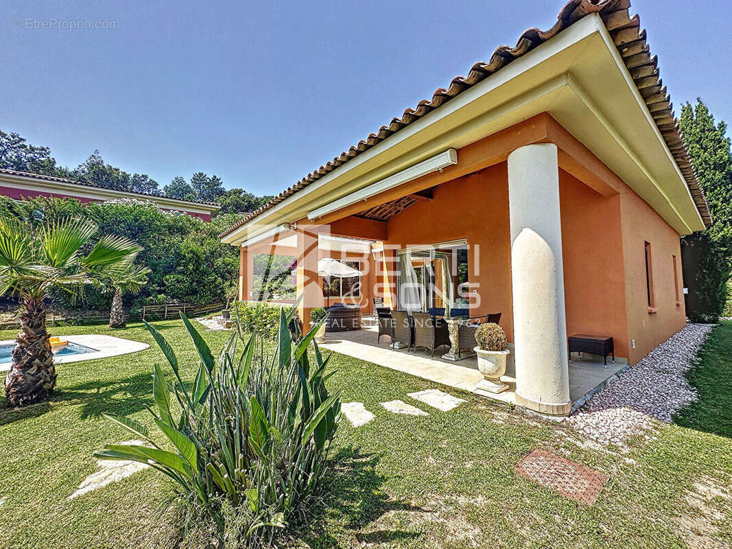 Mandelieu dans domaine prestigieux  - villa de plain-pied - photo 13
