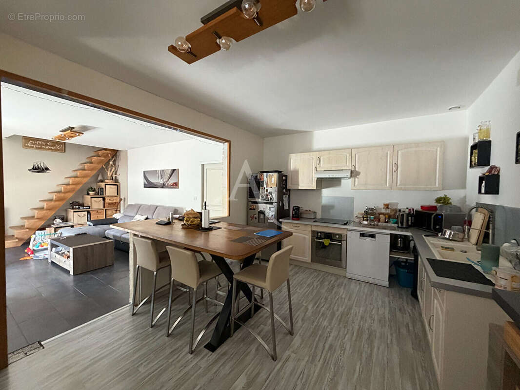 Maison familiale 4 pièces avec 2 garages à Port-des-Barques - photo 8