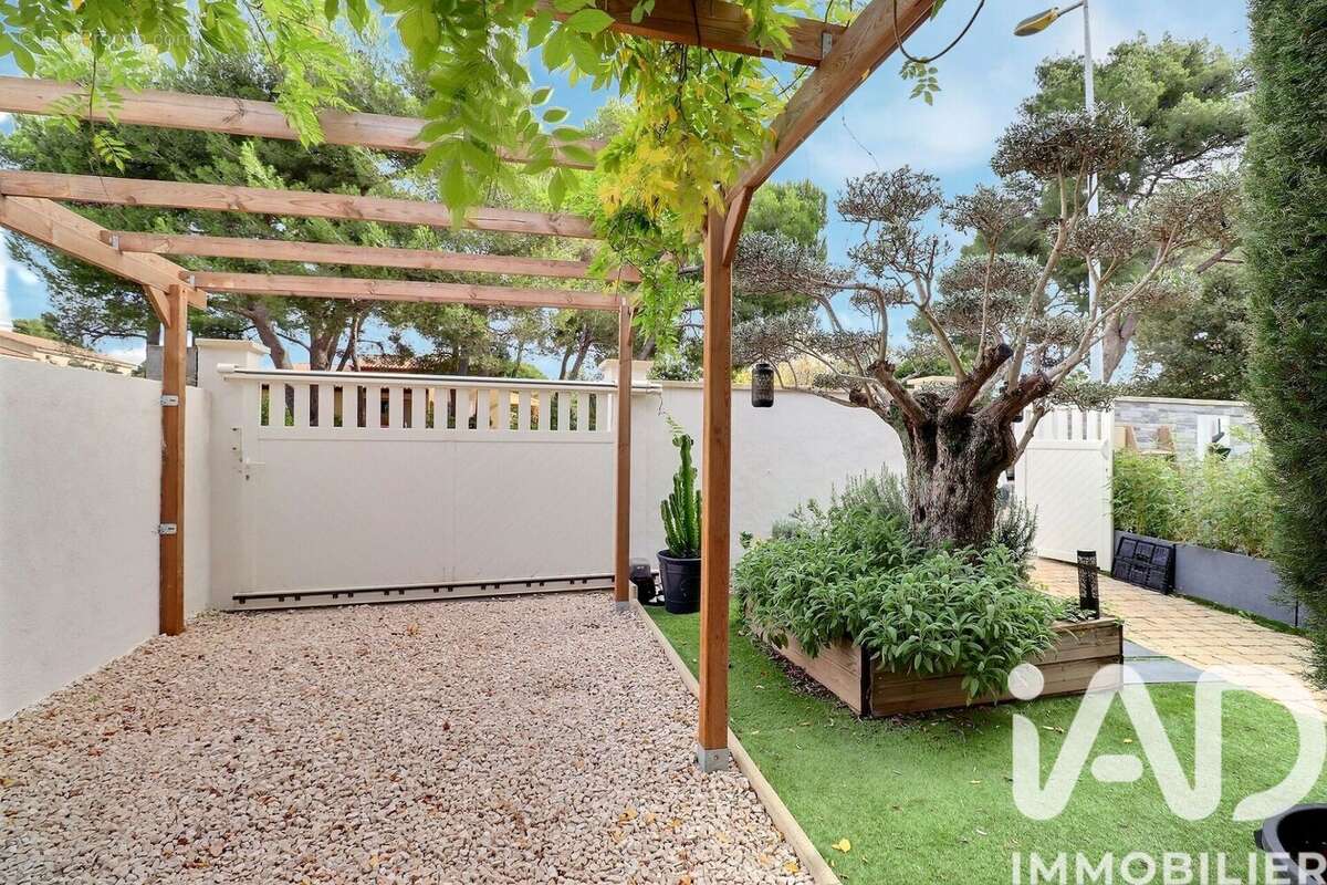 Photo 3 - Maison à SAINT-MITRE-LES-REMPARTS