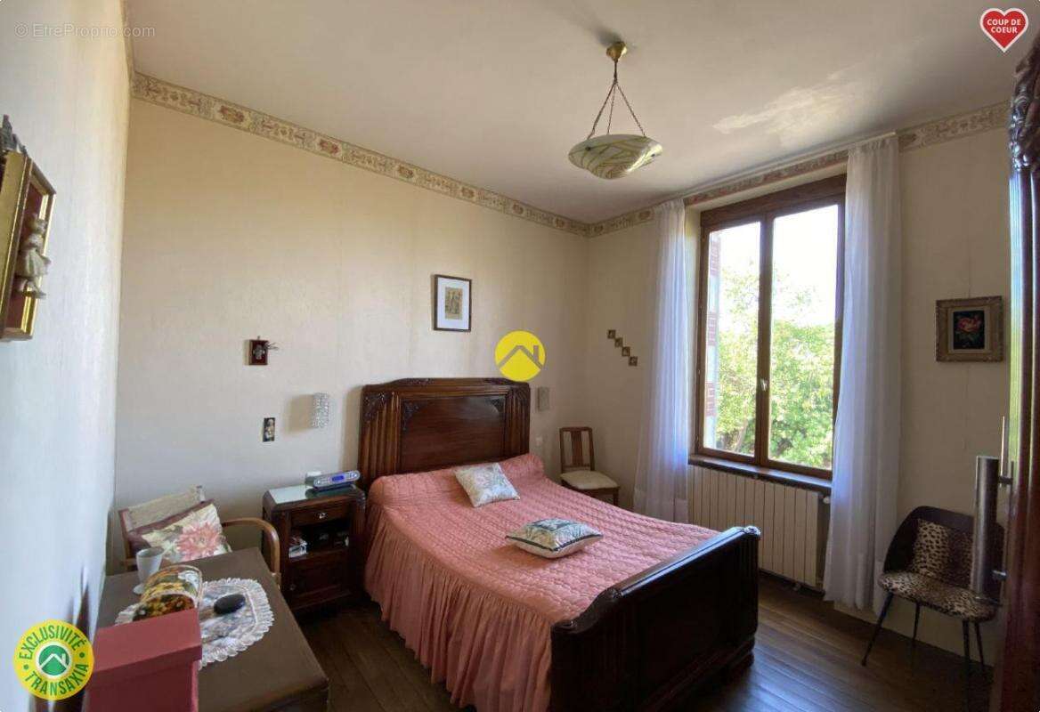 Maison à LA GUERCHE-SUR-L&#039;AUBOIS