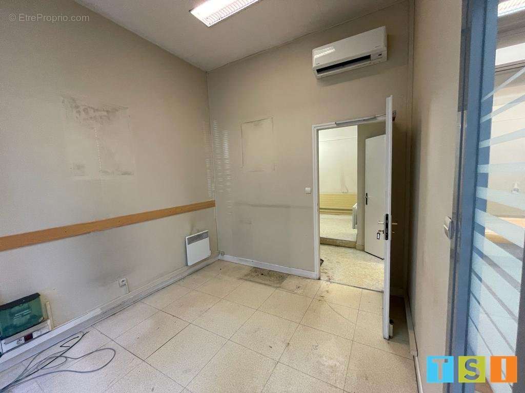 Commerce à MONTREJEAU