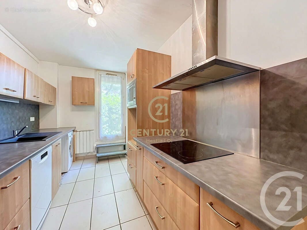 Appartement 72 m² à Givors  - photo 3
