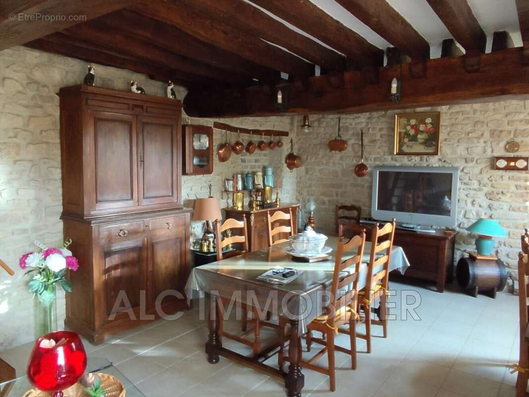 Maison à LE CHEVAIN