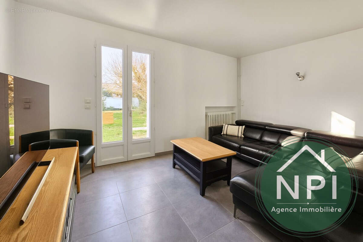 Maison à VAUX-LE-PENIL