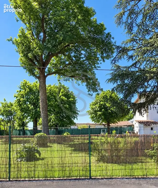 Photo Terrain à La Cote-Saint-Andre au prix de 65 000€